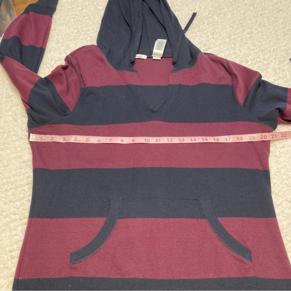 💜💙 Liz & Co Striped Hoodie – Cozy Casual Favorite ✨ 💙💜 - Picture 9 of 11
